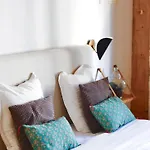 La Tour Gregoire Bed & Breakfast 4*